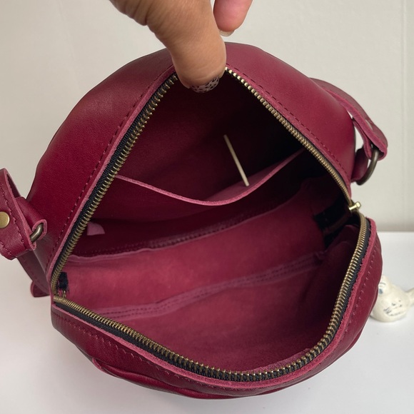 Portland Leather Crossbody Bag - Picture 12 of 16